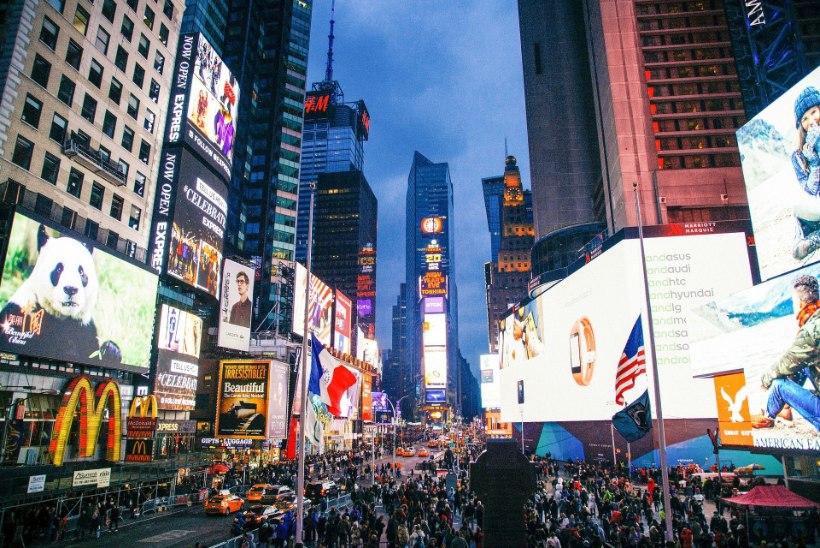 Videomängur teeb vana-aasta õhtul Times Square'il 12-tunnise etteaste 