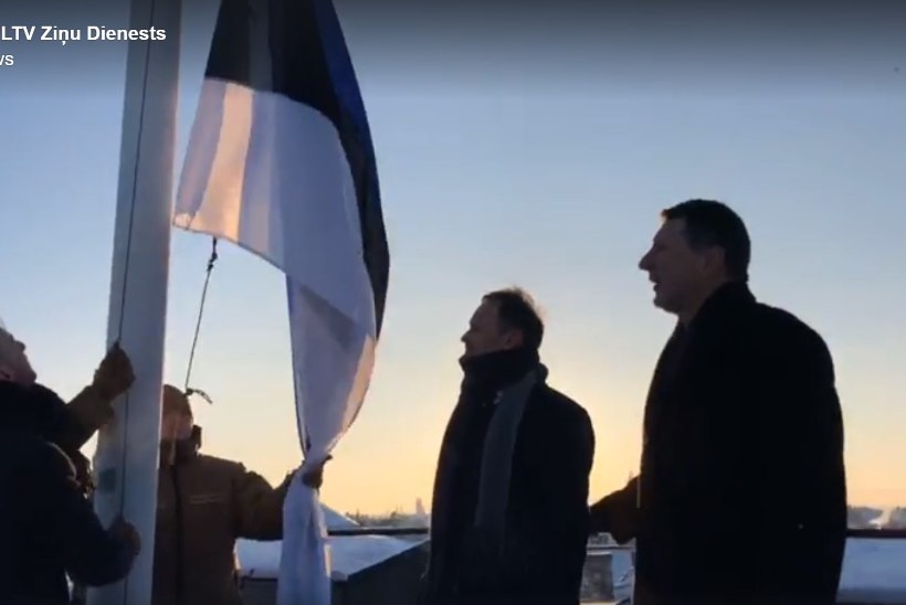 VIDEO | Lõunanaabrite austusavaldus: Eesti lipp tõmmati lehvima Riia lossi torni