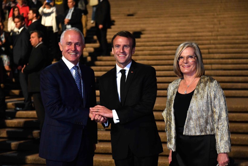 VÄIKE KEELEVÄÄRATUS: Macron tänas Austraalia peaministri „imemaitsvat abikaasat“