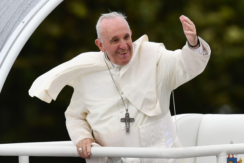 SÜÜDISTUS: paavst Franciscus mätsis kinni kardinali seksilood
