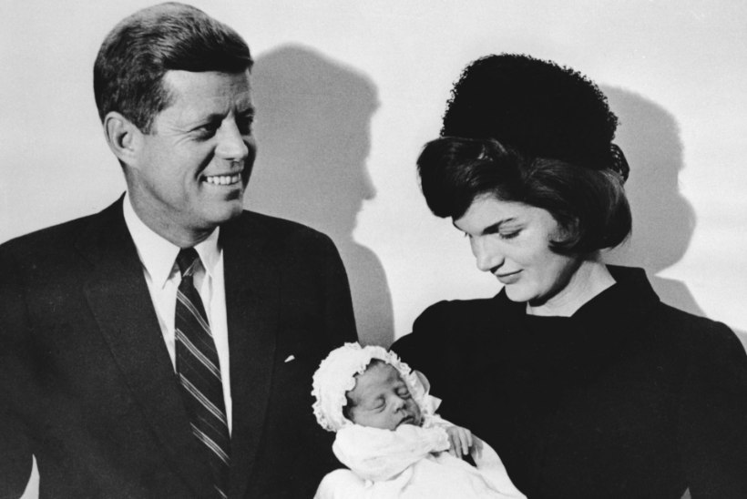 VÄIDE: president Kennedy oli armukese juures, kui Jackie sünnitas