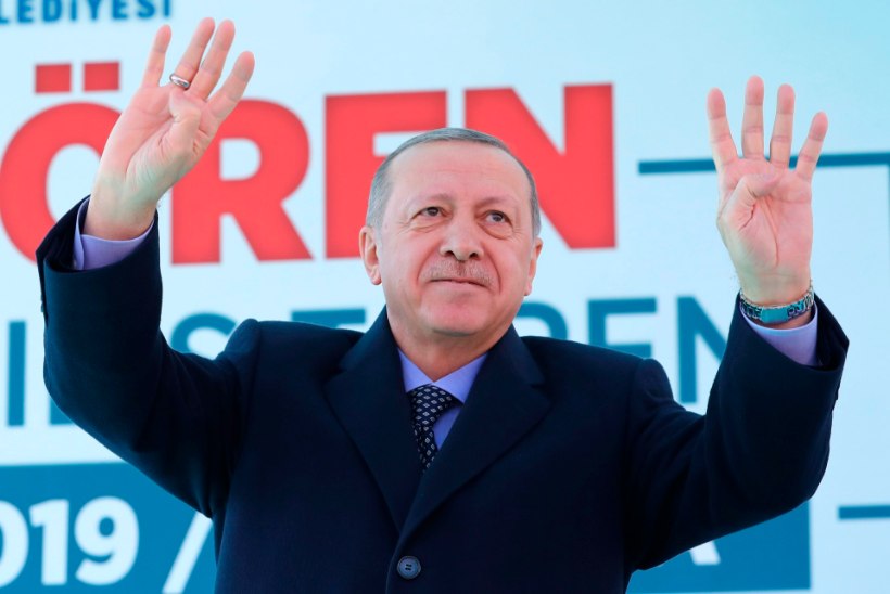 KARM OTSUS? Türgi presidenti solvanud vanur peab karistuseks lugema Erdogani biograafiat