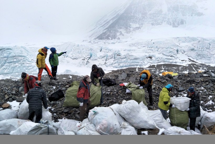 Hiina sulges prügihunnikute tõttu Mount Everesti baaslaagri
