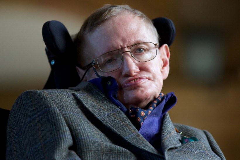 Stephen Hawkingi medõde kaotas ränkade süüdistuste tõttu töö