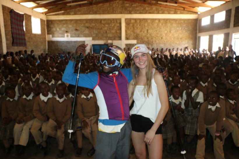 Kelly Sildaru kohtus Keenias 400 kohaliku koolilapsega, vestlust vürtsitas kaasas olnud suusavarustus