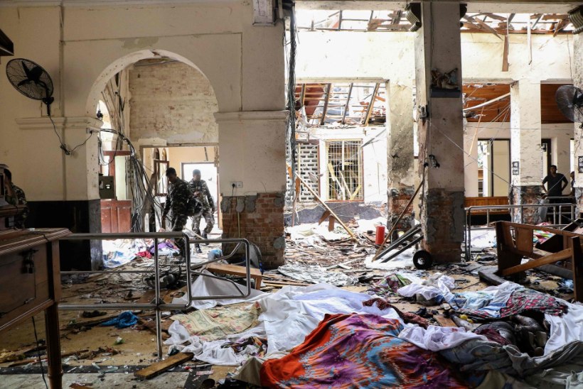 FOTOD JA VIDEO | VERISED PÜHAD: Sri Lanka pommirünnakutes hukkunute arv ligineb 300-le – kahtlustatakse enesetaputerroriste