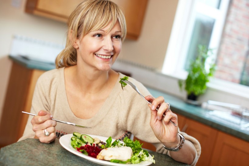 Похудеть в климакс женщине 50 лет. Правильное питание при климаксе. Климакс диета. Питание женщины в климаксе. Климакс диета питание.