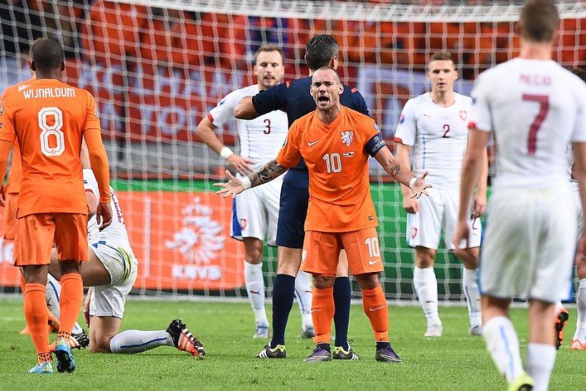 Hollandi jalgpallilegend lõpetas ootamatult karjääri