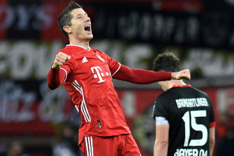 Värskelt maailma parimaks jalgpalluriks valitud Lewandowski tüüris Bayerni viimasel hetkel tähtsa võiduni