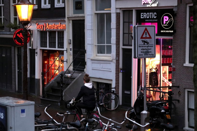 Amsterdami punaste laternate tänavad jäävad klientidele suletuks