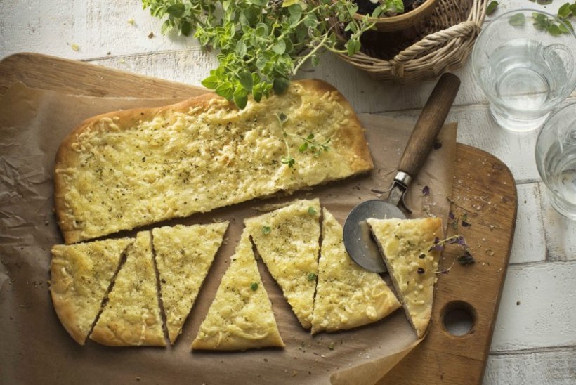SOBIB IGALE POOLE | Plaadisai juustu, küüslaugu ja punega 