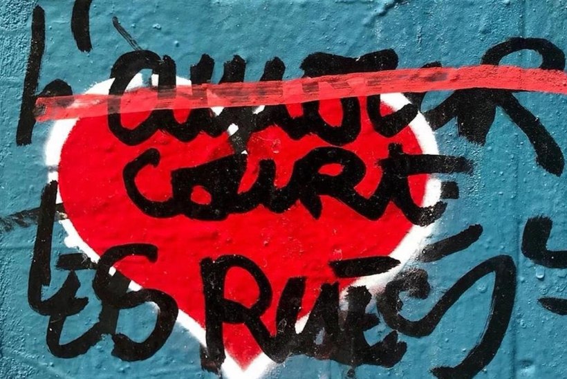 „Sa pead mind erutama!“ 25 naist süüdistavad Pariisi grafitikunstnikku vägistamises