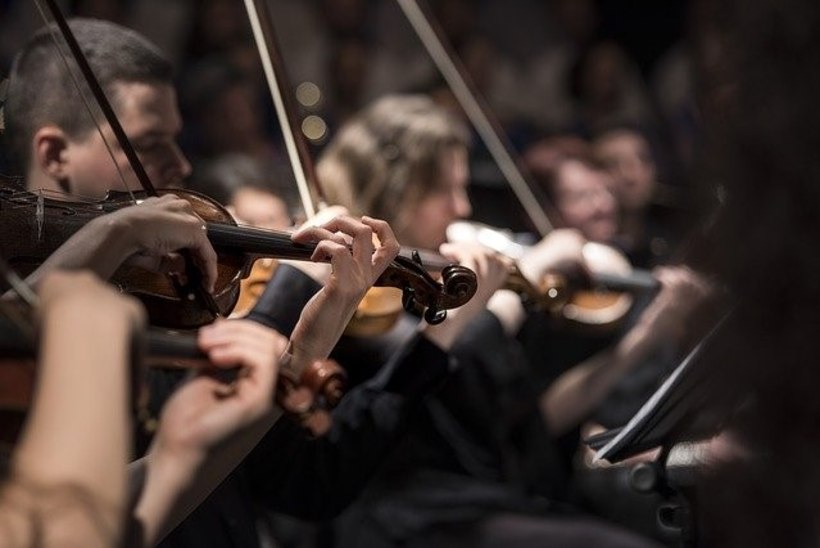 Euroopas naasevad orkestrid lavale distantseerimismeetmeid järgides 