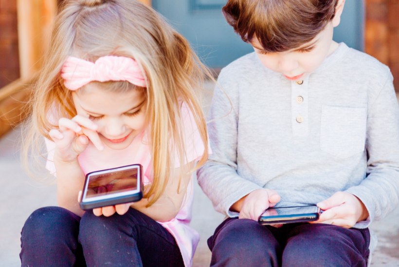 PLUSSID JA MIINUSED RITTA: kas osta lapsele nuti- või nuppudega telefon?