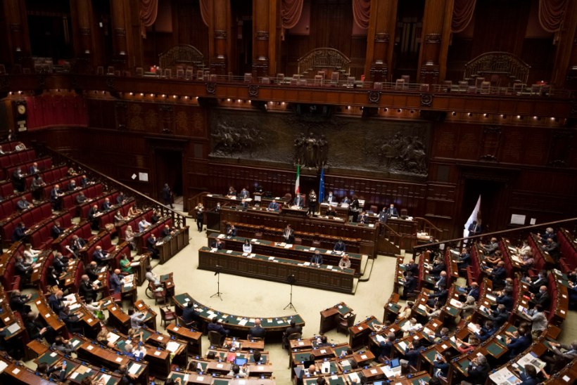 Itaallased hääletasid referendumil parlamendiliikmete arvu kärpimise poolt