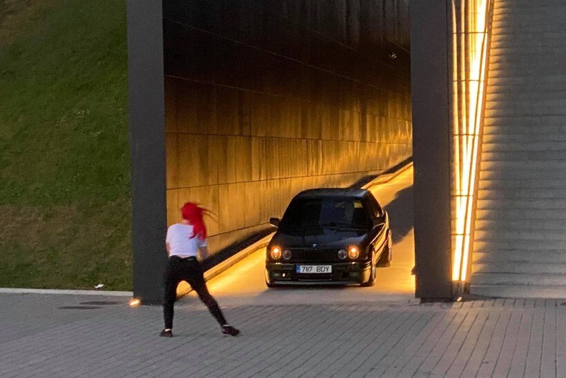 Kommunismiohvrite memoriaali sõitnud BMW juht sai 120 eurot trahvi