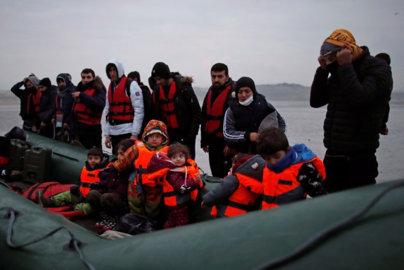 KA RASE NAINE JA KOLM LAST: 27 migranti hukkus, üritades Prantsusmaalt Inglismaale pageda