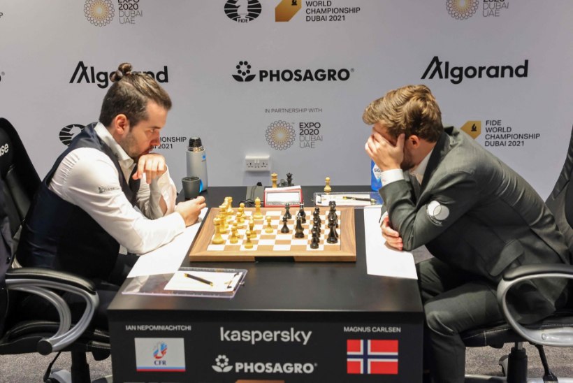 Carlsen ja Nepomnjaštši pakkusid kuuendas partiis vaatemängu, mis pani maailma maleüldsuse vaimustusest käsi kokku lööma