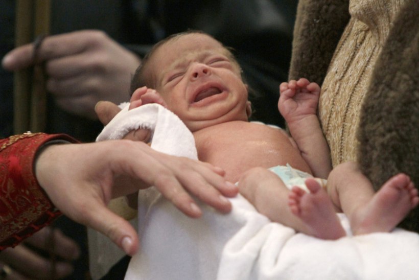 Rumeenia beebi suri ristimise tagajärjel