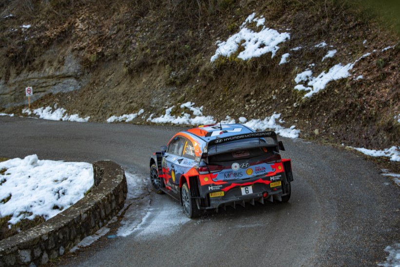 Hübriidmasinaid testivaid WRC tiime tabas ootamatu tagasilöök