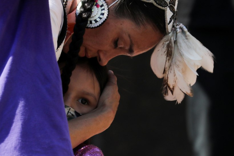 2800 VÄIKEST OHVRIT: Kanada mälestas kadunud indiaanilapsi