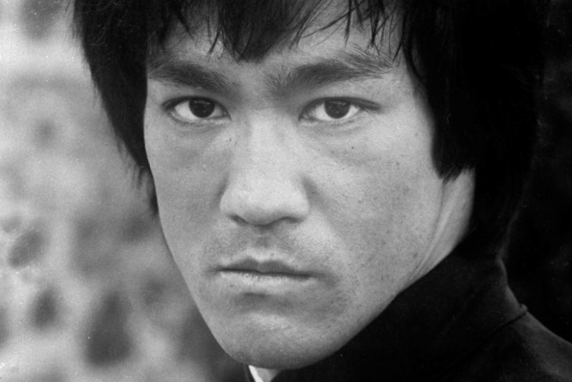KARM PALJASTUS: Bruce Lee oli salanarkomaan!