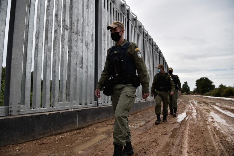 Kreeka ehitas afgaanide tõrjumiseks piirile raudaia