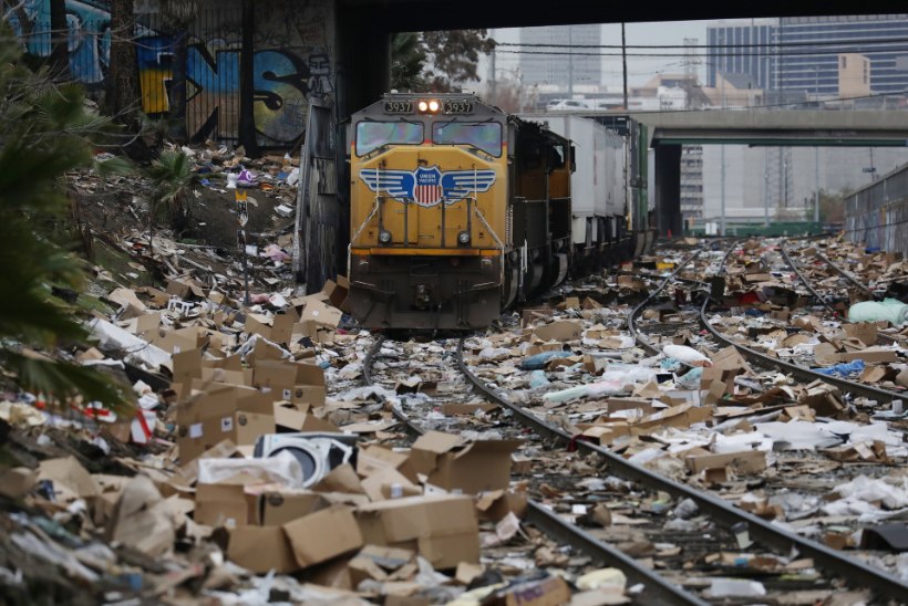 90 VAGUNISSEMURDMIST PÄEVAS! Los Angelese kesklinnas toimuvad massilised rongiröövid