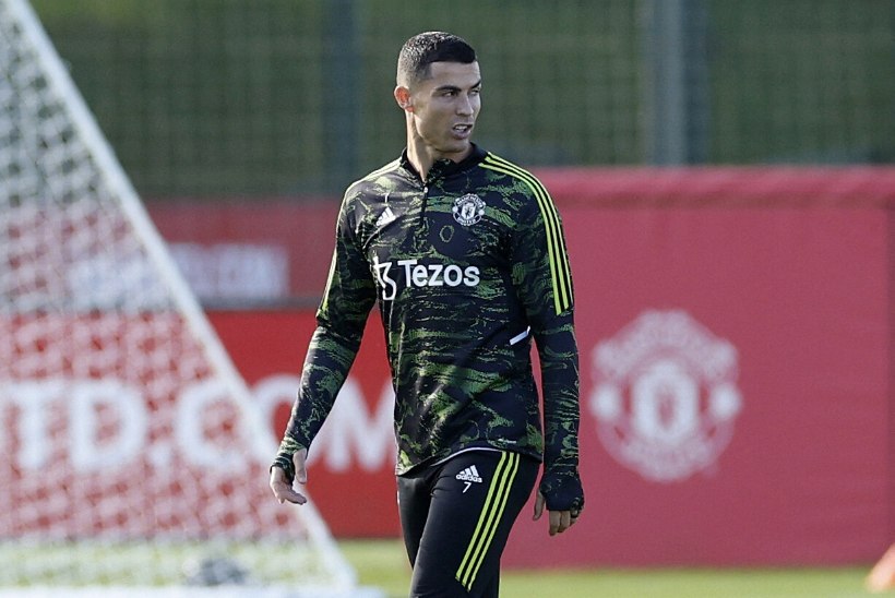 Ronaldo lootused Unitedist minema pääseda said tagasilöögi, portugallane peab leppima pingipoisi rolliga