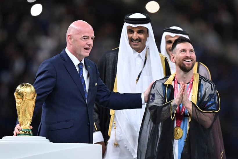 Missugust rüüd kandis Messi auhinnatseremoonial?