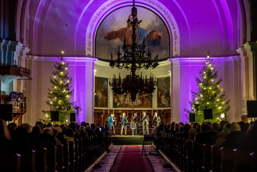 GALERII | Koit Toome ja Noorkuu lummasid Kaarli kirikus kauni jõulukontserdiga