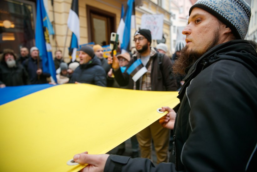 Meeleavaldaja Daugavpilsis: „Plakatitega Putinit ei peata, aga me saame toetada ukrainlasi“