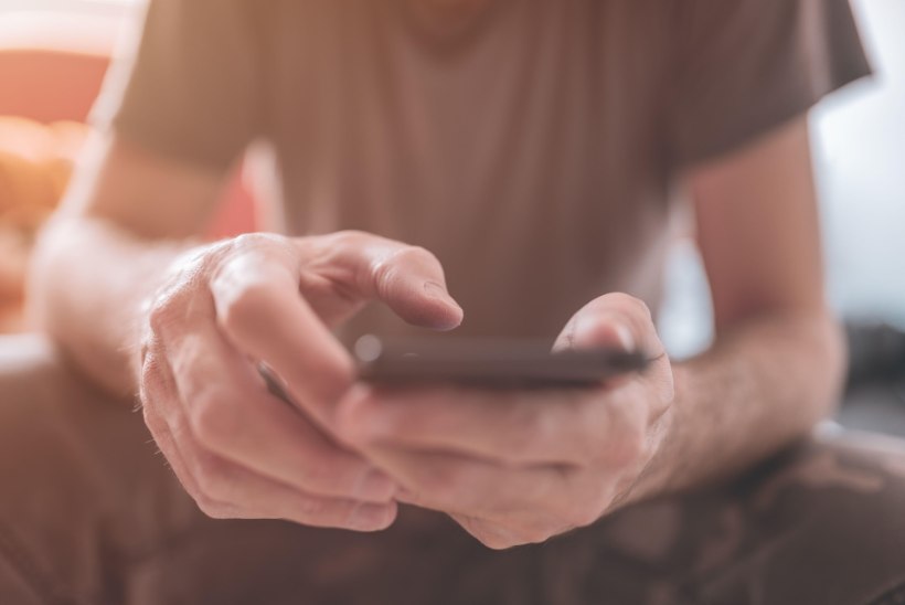 AHISTAV JÄLITAMINE: mahajäetud mees pommitas endist naist tuhandete sõnumite ja sadade telefonikõnedega