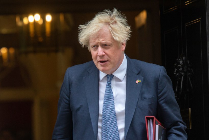 KARAOKE JA OKSEPLEKID: Boris Johnson võttis prallede eest vastutuse