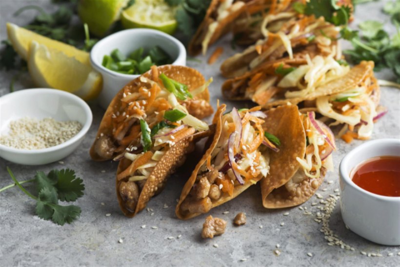 MÕNUSAKS NÄDALAVAHETUSEKS! Krõbedad tacod kana ja salatiga