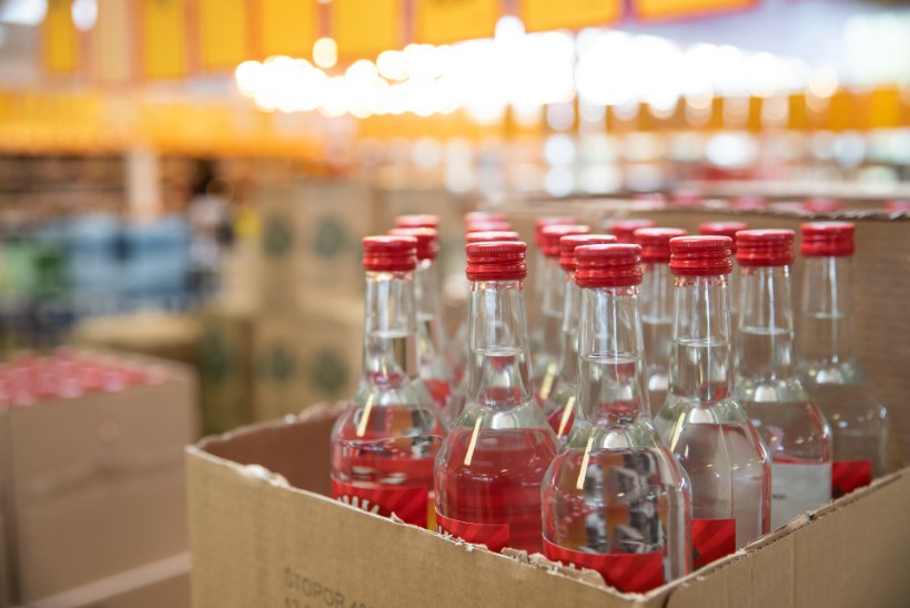 LUGEJAKIRI | Kas alaealine saab e-poest tellides alkoholi muretult kätte?