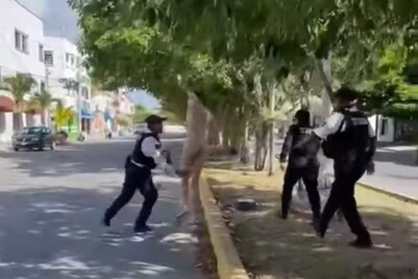 VIDEO | Alasti Eesti turist nokauteeris Mehhiko kuurordis politseiniku