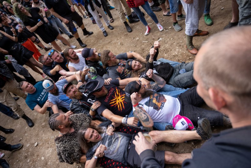 GALERII | Käbliku festivali teisel päeval peovaim ei raugenud: õlu voolas ojadena, rahvas rokkis täiel rinnal