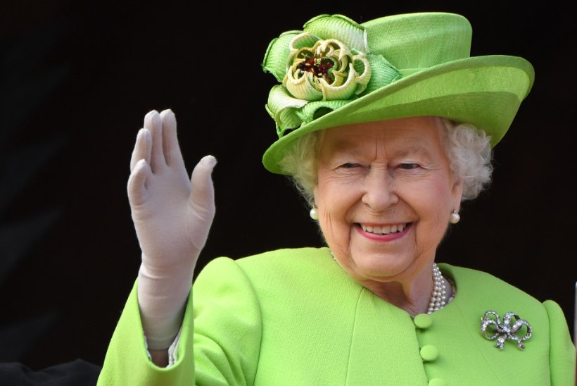 Kuninglik pere saatis Elizabeth II imekauni soovi saatel teele 