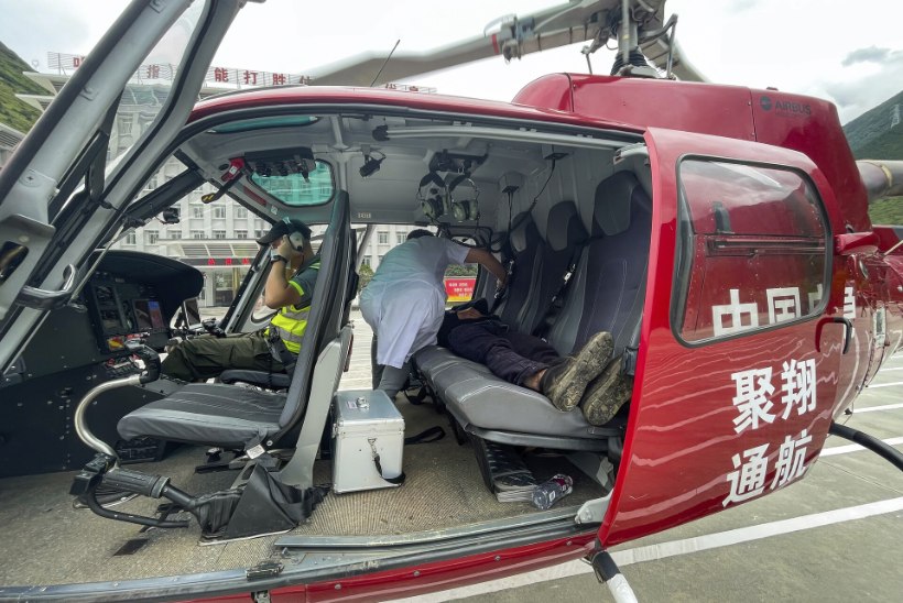 ÕNNELIK JUHUS: Hiinas päästeti maavärina järel 17 päevaks kadunuks jäänud mees