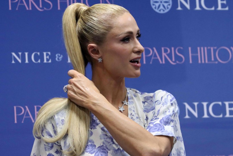 „VII TA KOHE HAIGLASSE!“ Paris Hilton sai pärast beebifoto jagamist internetisõimu osaliseks