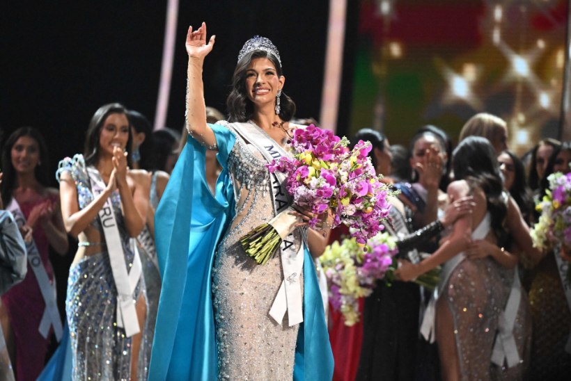 ERAKORDNE: Miss Universumi valimisel võistles kaks transnaist, aga ka kõigi esimene pluss-suuruses kaunitar. Pakistani miss korraldas trikoovoorus revolutsiooni! 