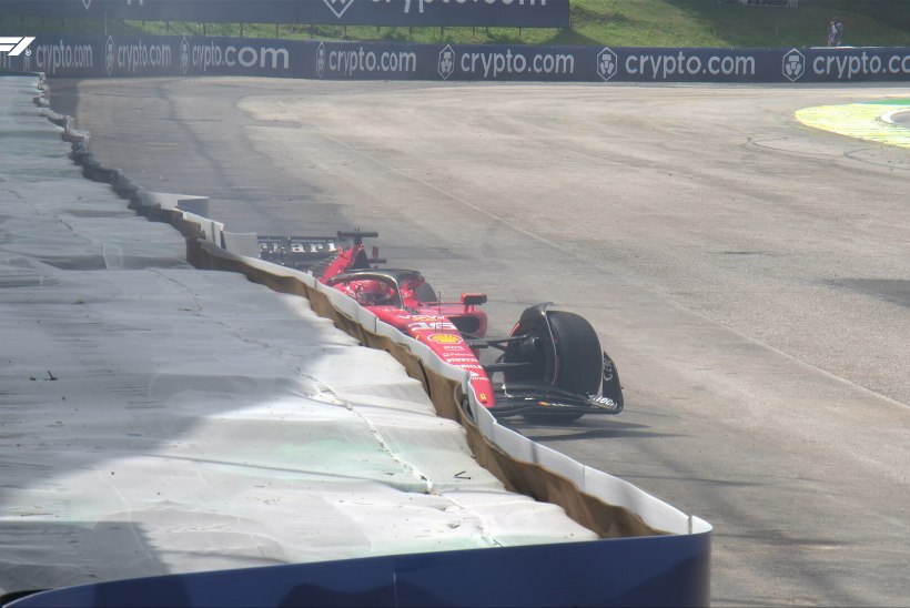 Verstappen nihutas piire, Leclerci sõit lõppes juba soojendusringil