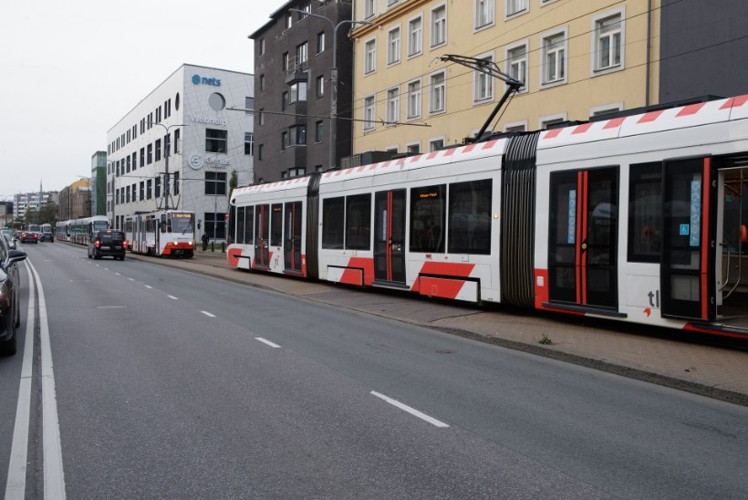 Tallinnas Tartu maanteel seiskus trammiliiklus