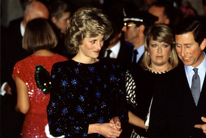 HÕÕRU SILMI! Printsess Diana kleit müüdi oksjonil uskumatu hinnaga