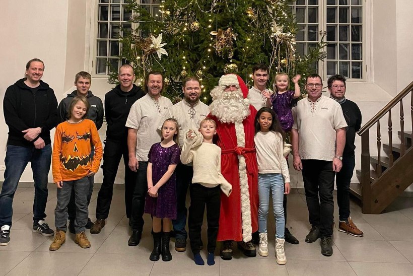 VAATA | Põlvamaa pillimehed ilmutasid armsa jõuluvideo pühadeaegsetest kohtumistest perega