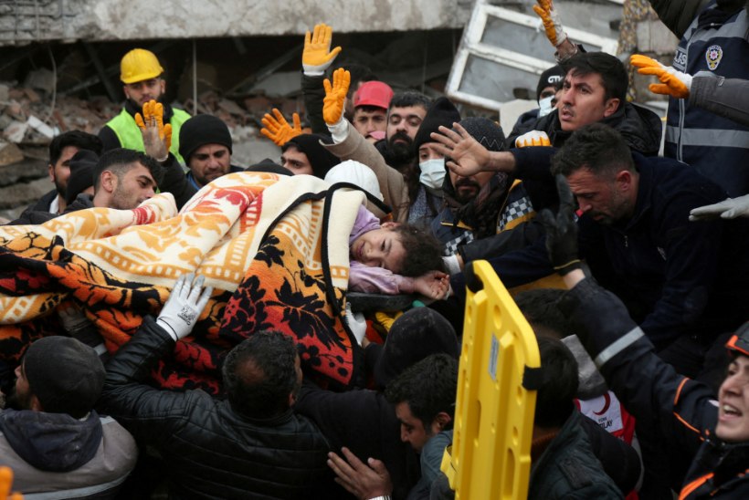 ÄRKAMINE ÕUDUSUNENÄOS: Türgit ja Süüriat tabanud maavärinates hukkus üle 5000 inimese