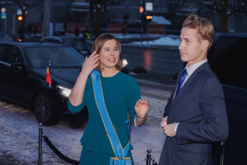 OOTAMATU! Kersti Kaljulaid vajab liikumiseks karkude tuge