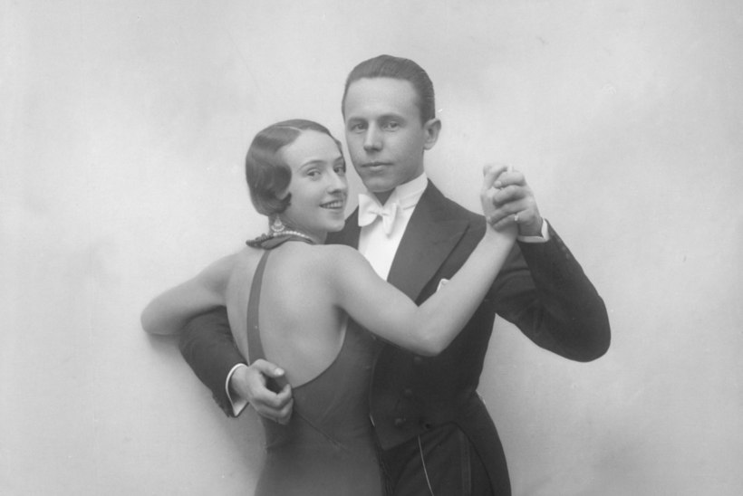 EESTI ESIMESED TANTSUMEISTRID: 1930. aasta tantsutšempionaadil tantsisid nii võistlejad kui ka nende õpetajad 