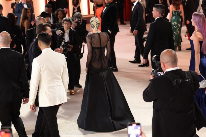 Lady Gaga paljastas Oscaritel tuharad, kuid üllatas siis raju stiilimuutusega